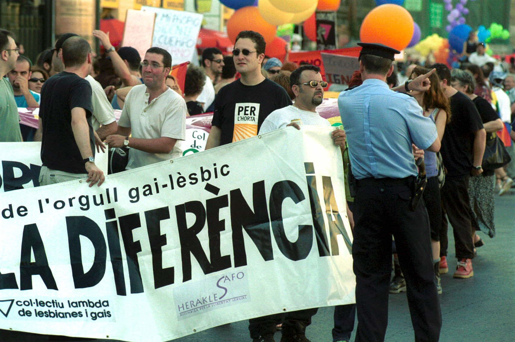 Manifestación LGTBI València 2001