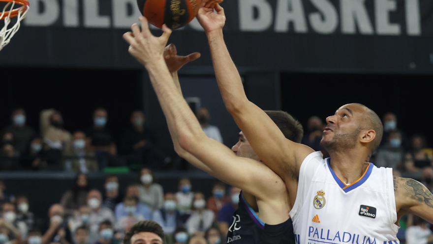 El Bilbao Basket ahonda en la crisis del Madrid