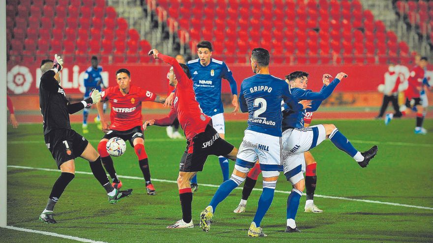 La crónica del Real Oviedo ante el líder: Defensa, orden y punto de orgullo