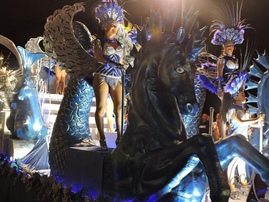 La bahía de Águilas se transforma en un gran teatro en su Carnaval de verano