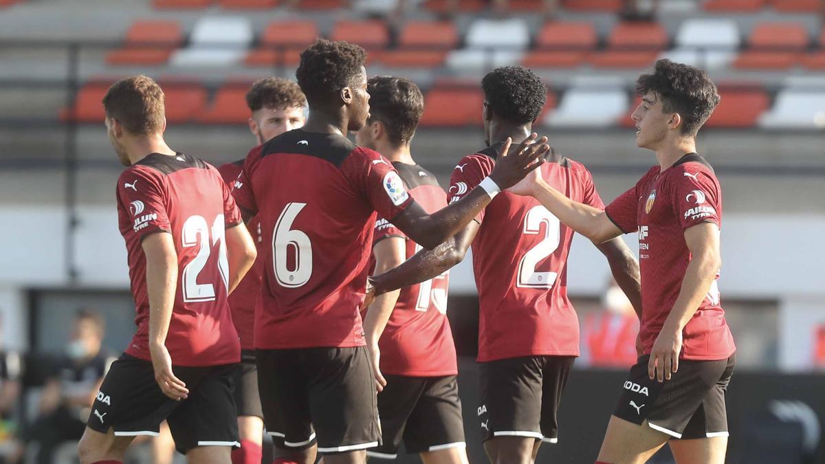 El Valencia celebra el primer gol ante el Atromitos