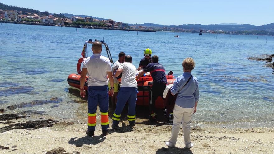Dispositivo de rescate en la isla de Cortegada, este mediodía.