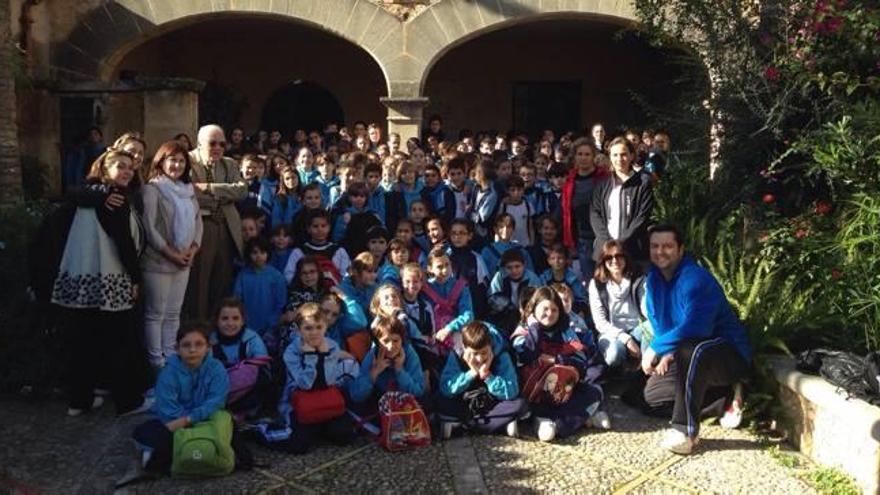 150 alumnos de Santa Magdalena conocen a Juníper