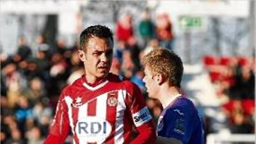 Eloi Amagat, amb Vicente, en un moment del duel contra el Guadalajara.