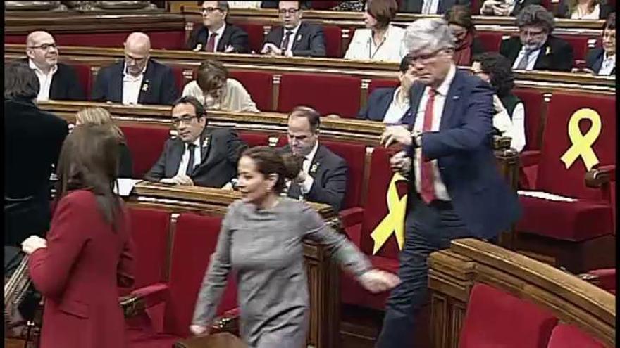 El Parlament legitima a Puigdemont sin ratificar la independencia