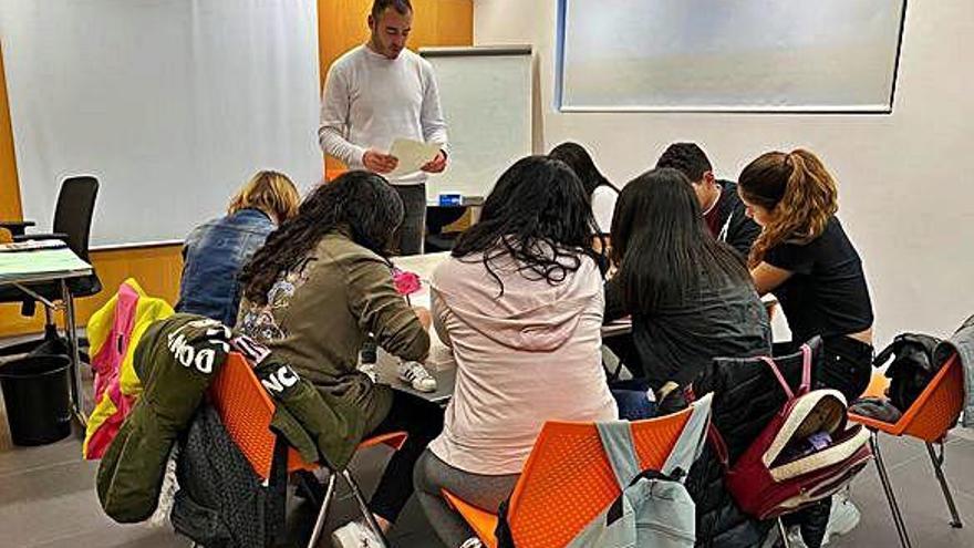 Alumnes en un curs de llengua catalana