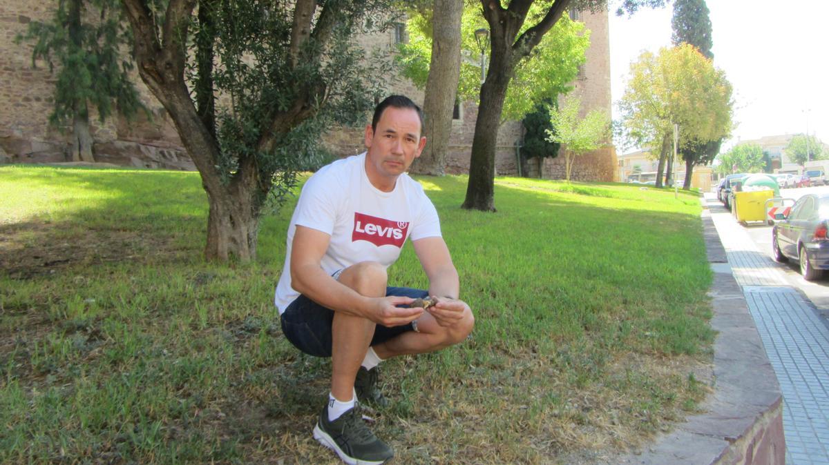 El vecino que encontró la espoleta en el punto donde la halló.