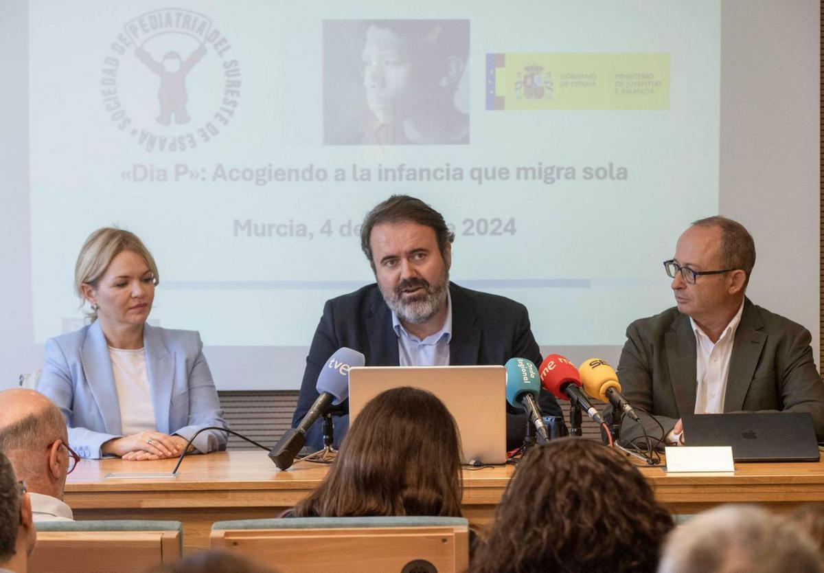 El secretario de Estado (c), ayer durante un momento de las jornadas en Murcia.  | MARCIAL GUILLÉN (EFE)