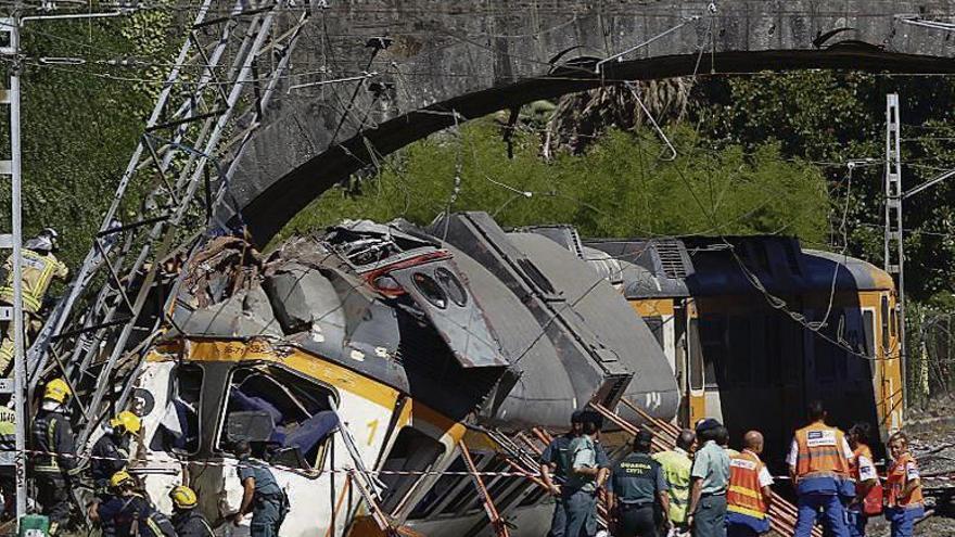 El tren Vigo-Oporto descarrilado en septiembre de 2016. // R. Grobas