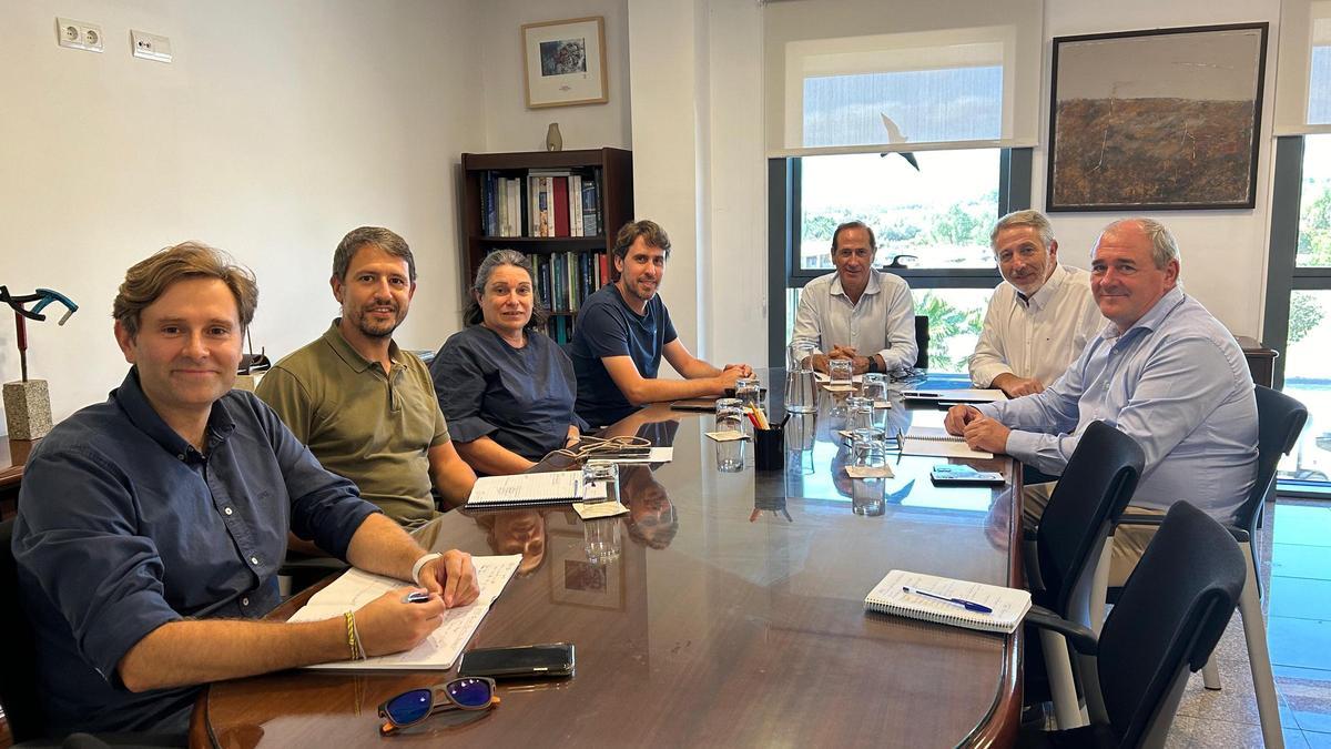 Imagen de la reunión entre los representantes del Govern, la Mancomunitat del Pla y los ayuntamientos de Sineu y Maria.
