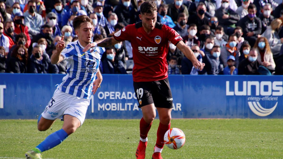 Una imagen del choque entre el Atlético Baleares y el Valencia.