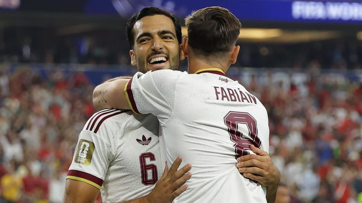 Mikel Merino celebra el gol que dio la victoria a España ante Portugal en los octavos de final del Mundial 2026.