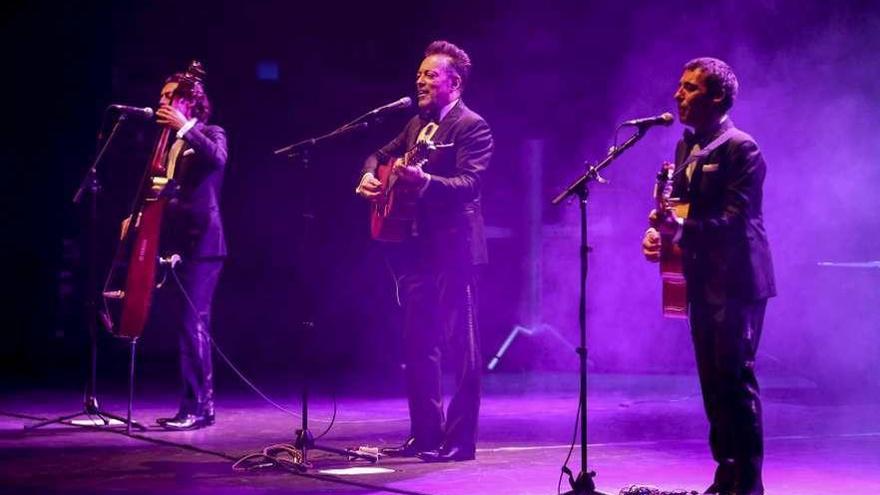 &quot;Café Quijano&quot; arrasa en el Niemeyer con &quot;La vida no es la, la, la&quot;