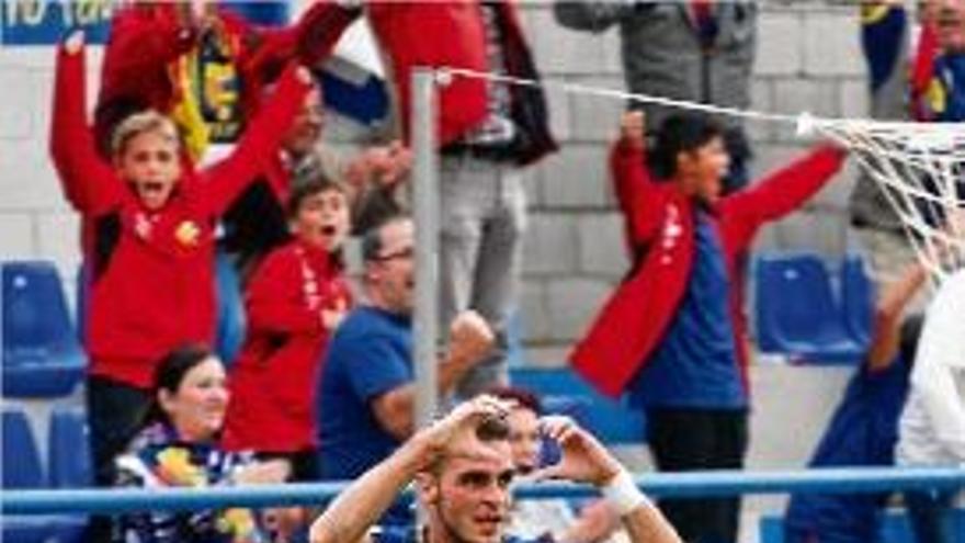 Imaz celebra un dels gols a l&#039;Elx de fa quinze dies a Palamós.