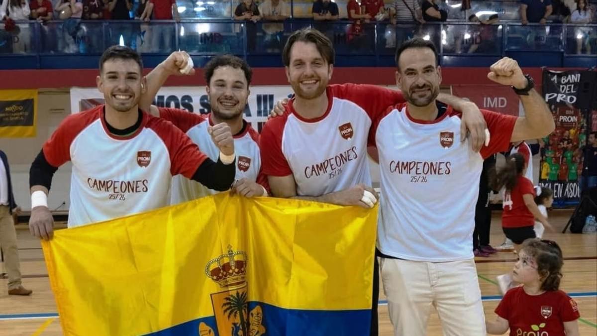Raúl Morales, Alberto Ruiz, Ramón Fuentes y Víctor Montesinos celebran el ascenso a la Asobal.