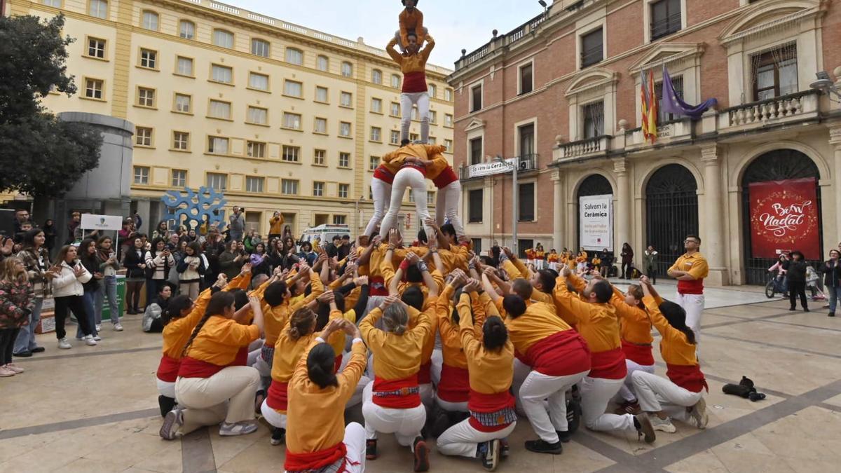 La mostra de cultura popular a càrrec, entre d’altres, de la Conlloga Muixeranga de Castelló.