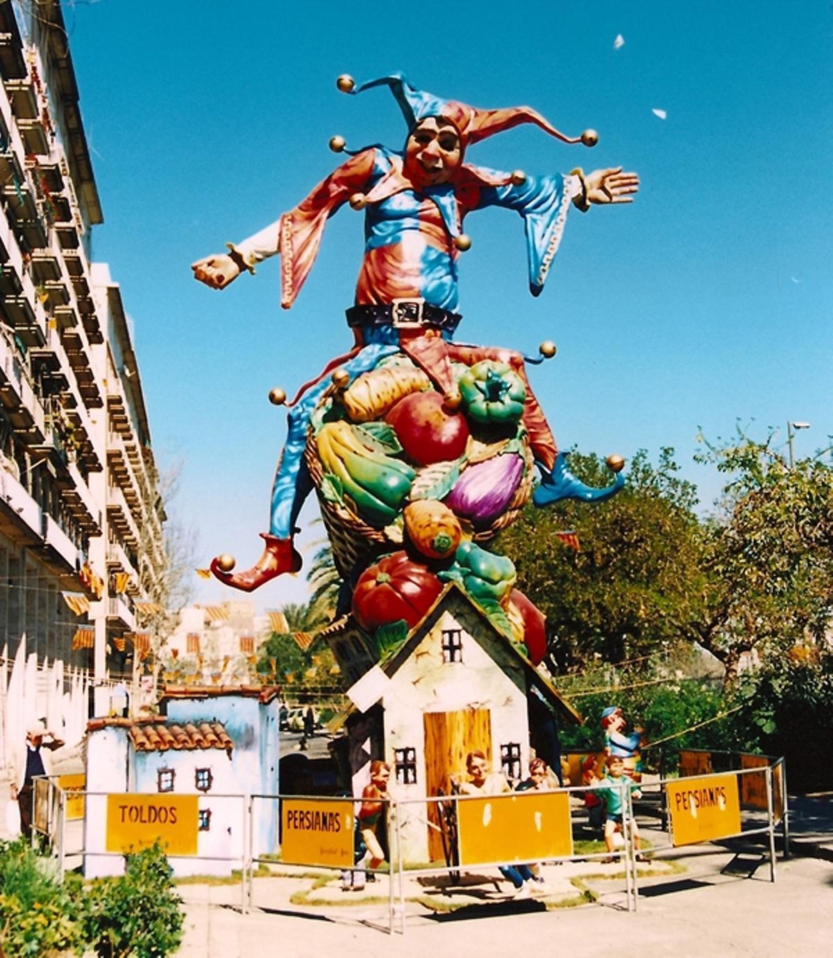 Falla J. J. Domine de 1997, con el remate del centenario de Na Jordana