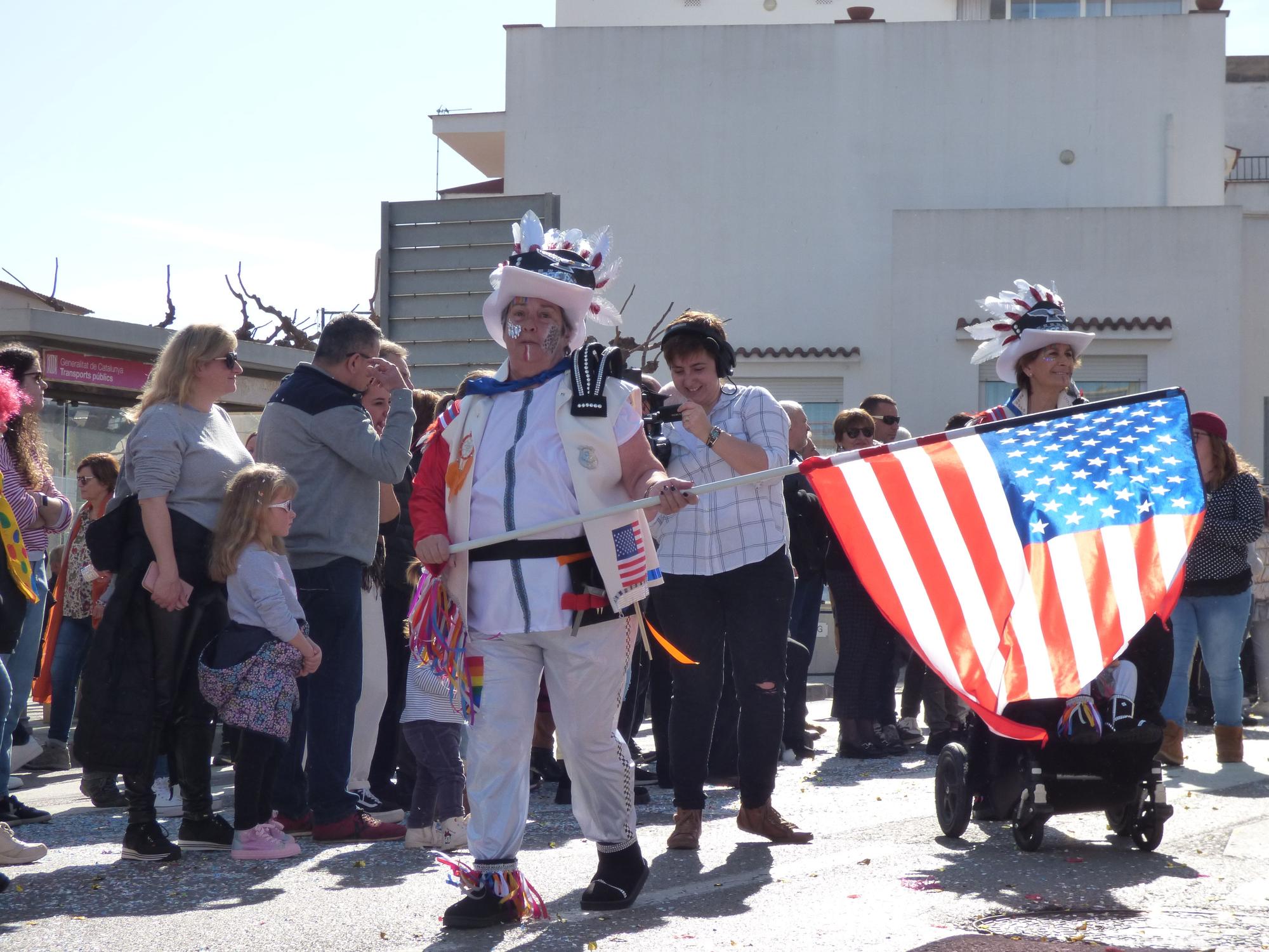 L'Escala vibra amb una rua de carnaval carregada d'imaginació