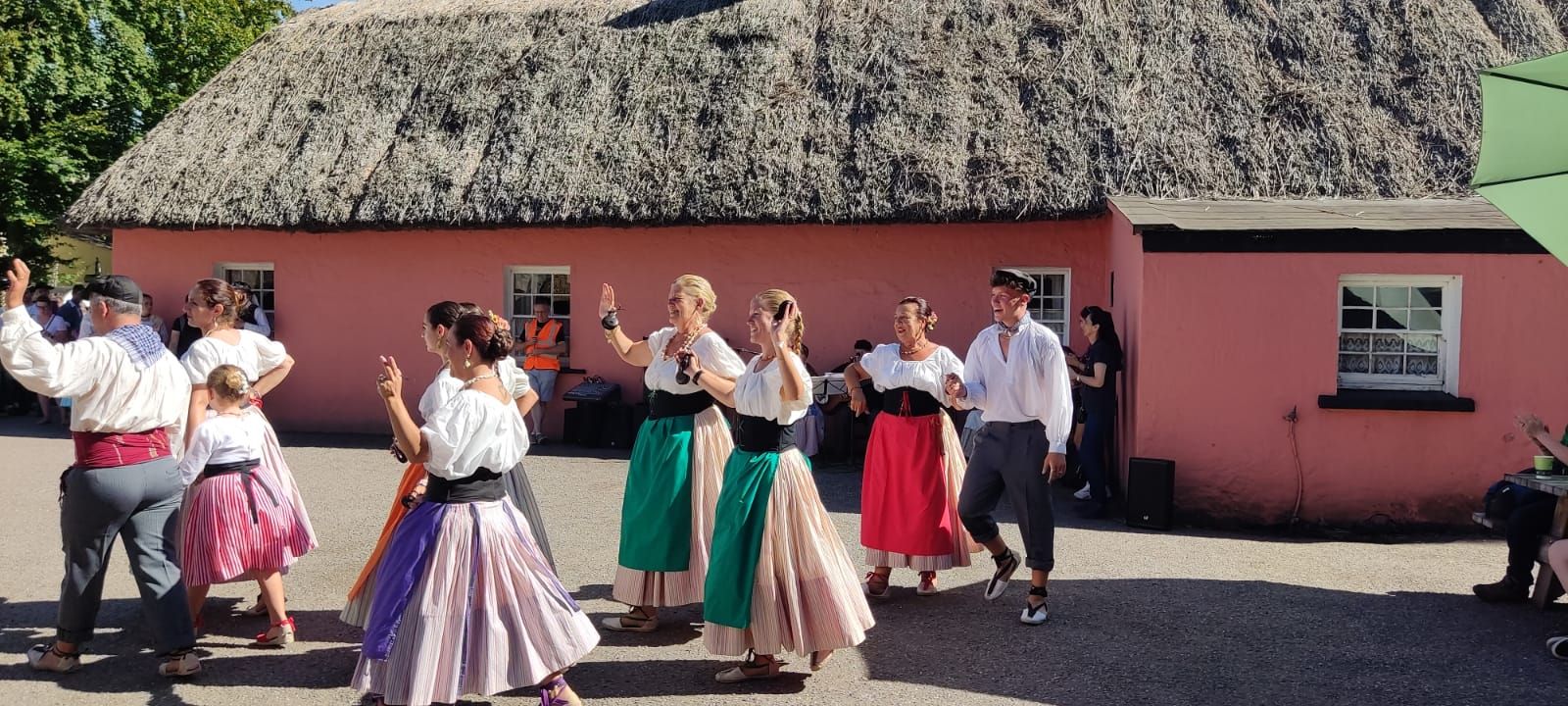 Grupo de Danzas Postiguet en Irlanda