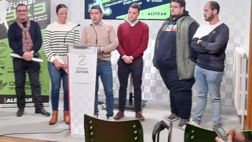 Participantes en el acto de presentación del torneo de fin de año. | LOZ