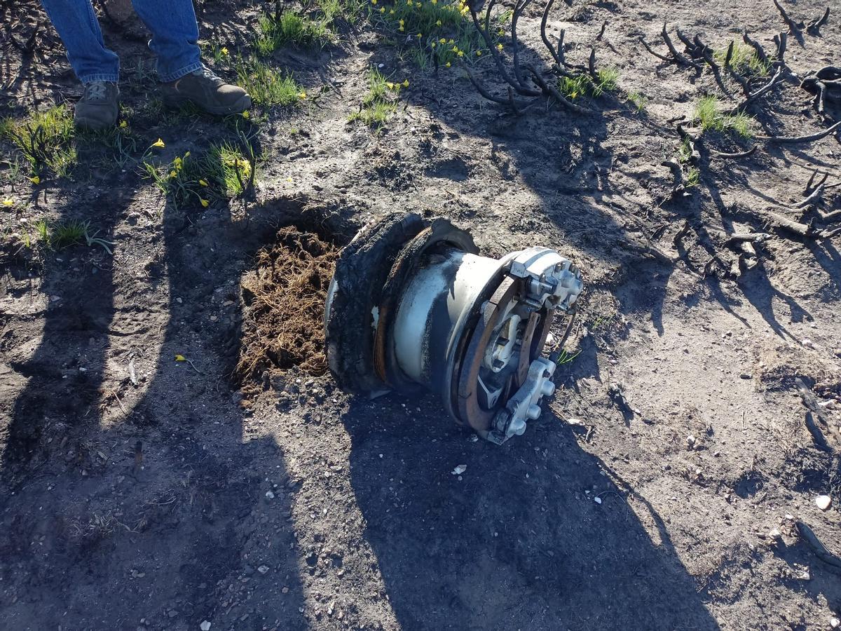 Repuesto el monolito y rescatadas piezas del avión siniestrado en Moncalvo