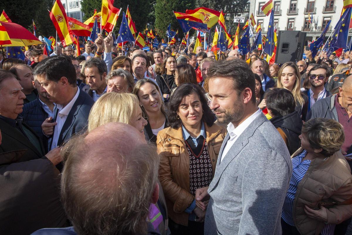 La manifestación contra el pacto del PSOE y Junts en Oviedo