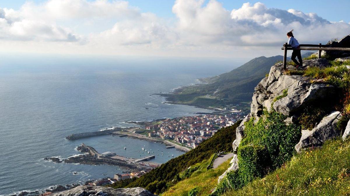 Desde este espectacular mirador podrás ver la frontera con Portugal.