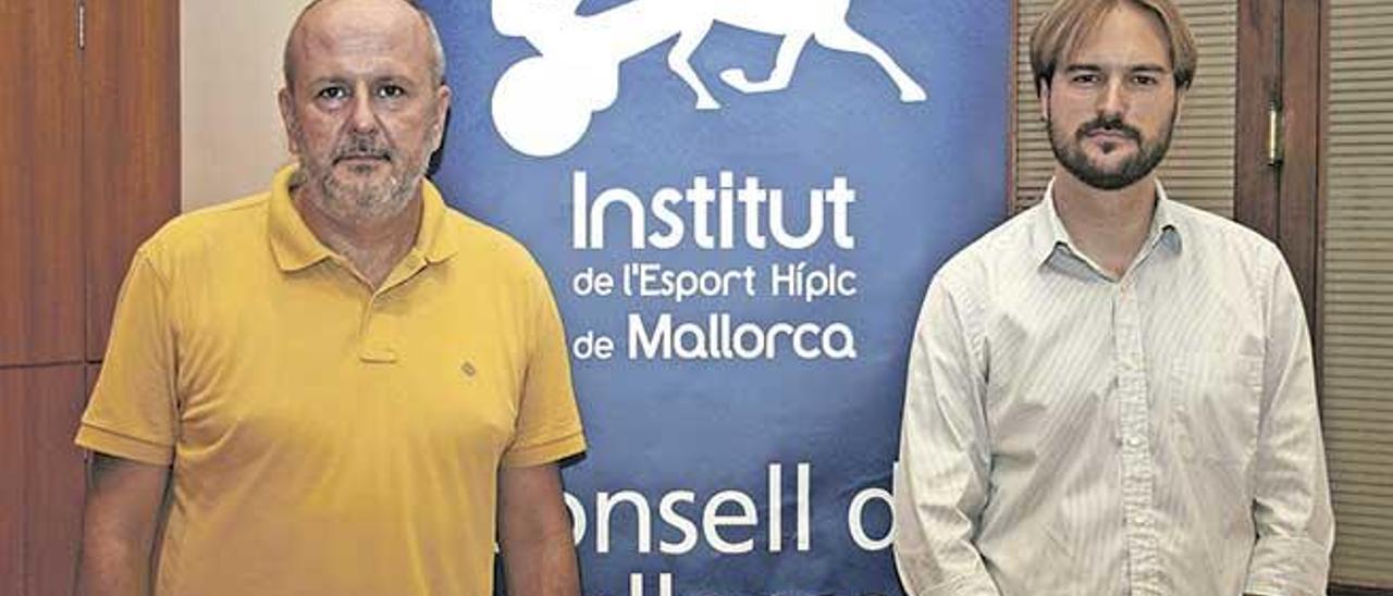 El presidente del Consell, Miquel Ensenyat, y el del Institut Hípic, Jaume Ramis.