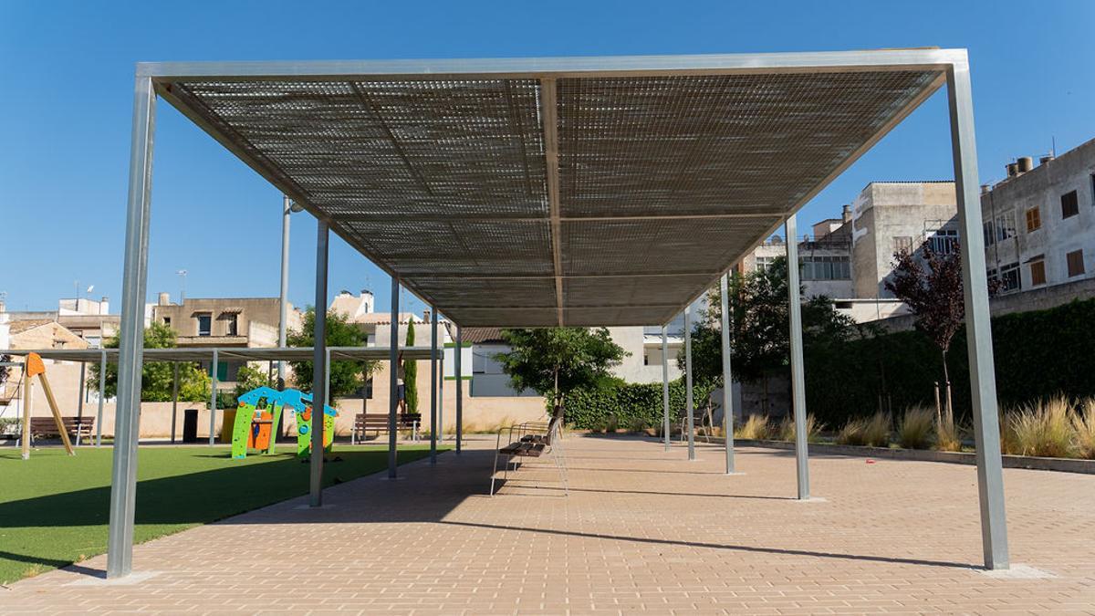 Imagen de otra zona de sombra creada por el Ayuntamiento.