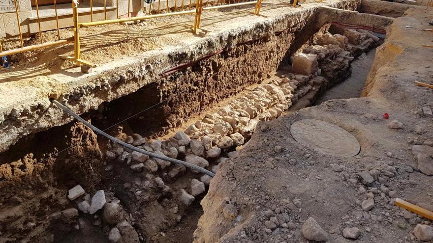 Hallan nuevos restos arqueológicos en las obras de la calle Parricas