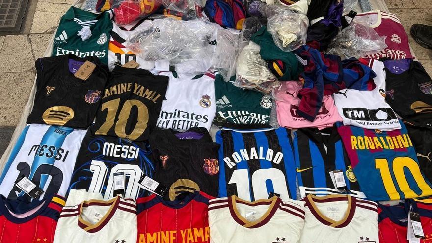 El top manta y las camisetas del mundial