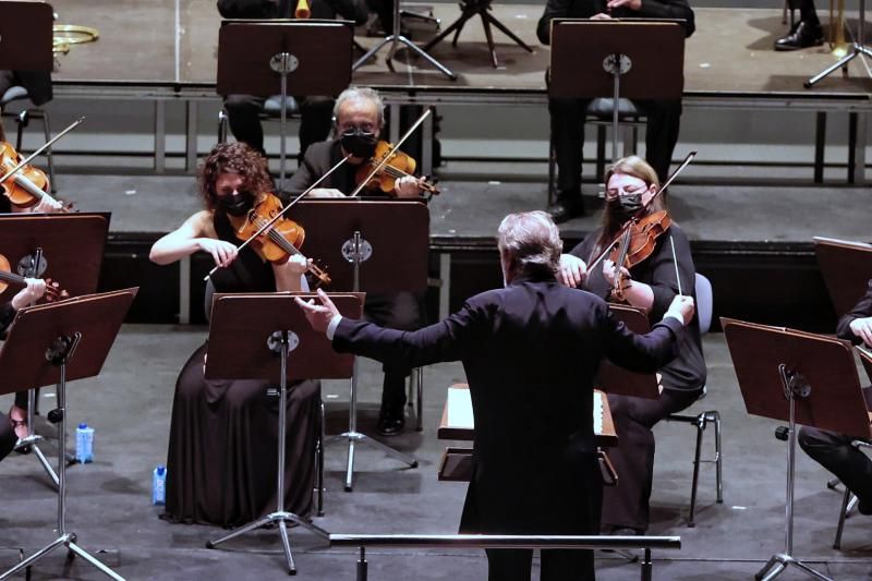 Jordi Saval y la Orquesta de las Naciones