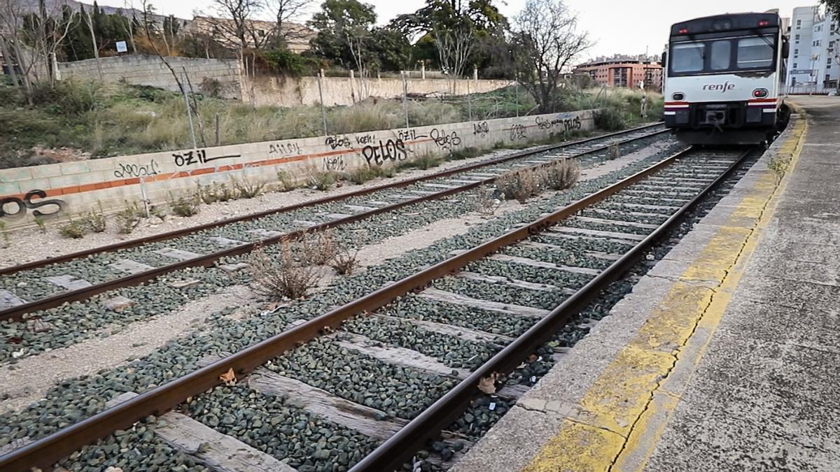 Acceso a la estación de tren de Alcoy.