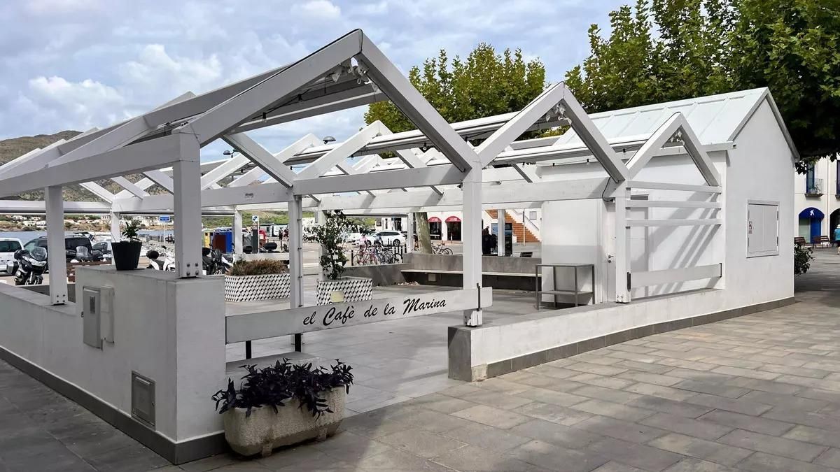 El Café de la Marina, uno de los emblemáticos establecimientos cerrados en el Port de la Selva El Café de la Marina, uno de los emblemáticos establecimientos cerrados en el Port de la Selva