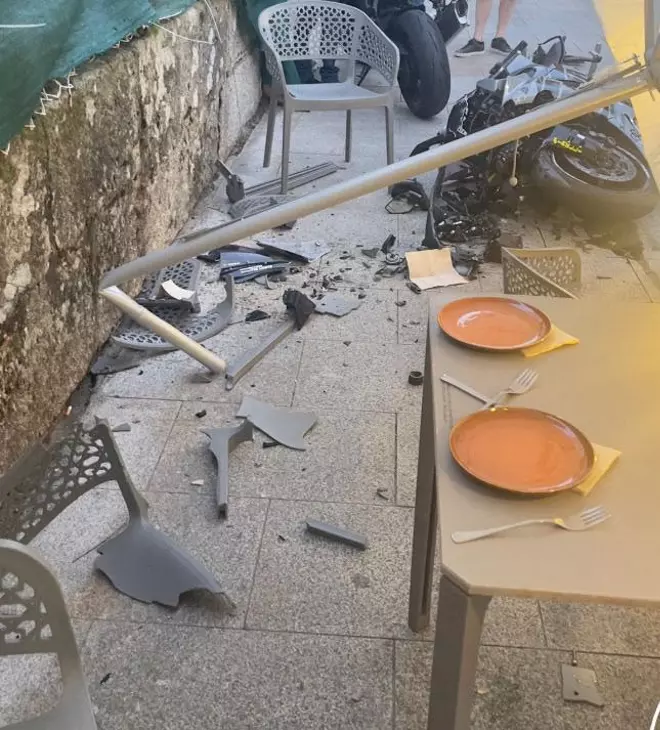 La otra cara de la concentración motera de Bueu: ruido «insoportable» y una moto estrellada en una terraza cuando hacía un «caballito»