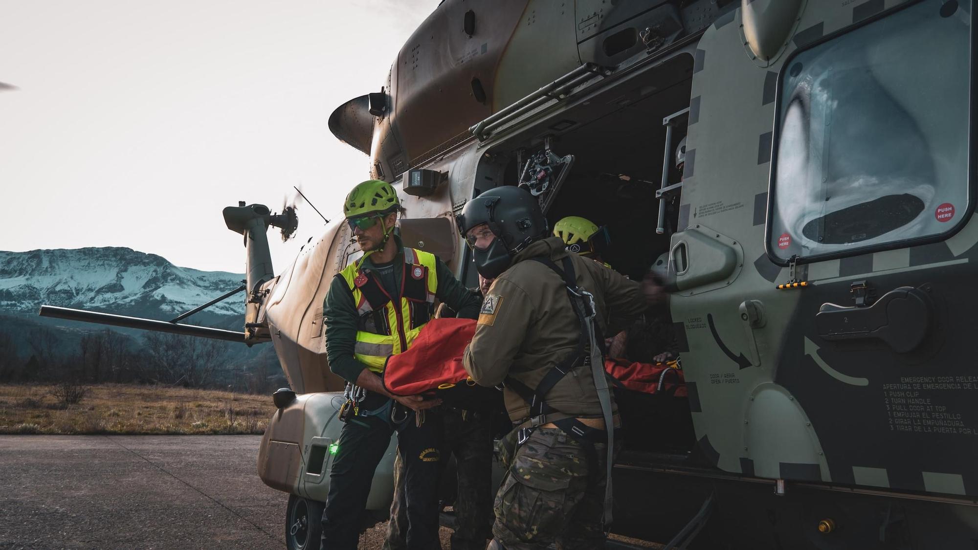 "Boinas verdes" del MOE participan en un rescate en el Pirinero aragonés