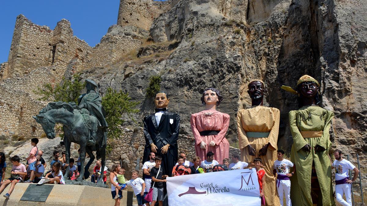 Els Gegants de Morella suben al castillo para conmemorar la visita 1 millón