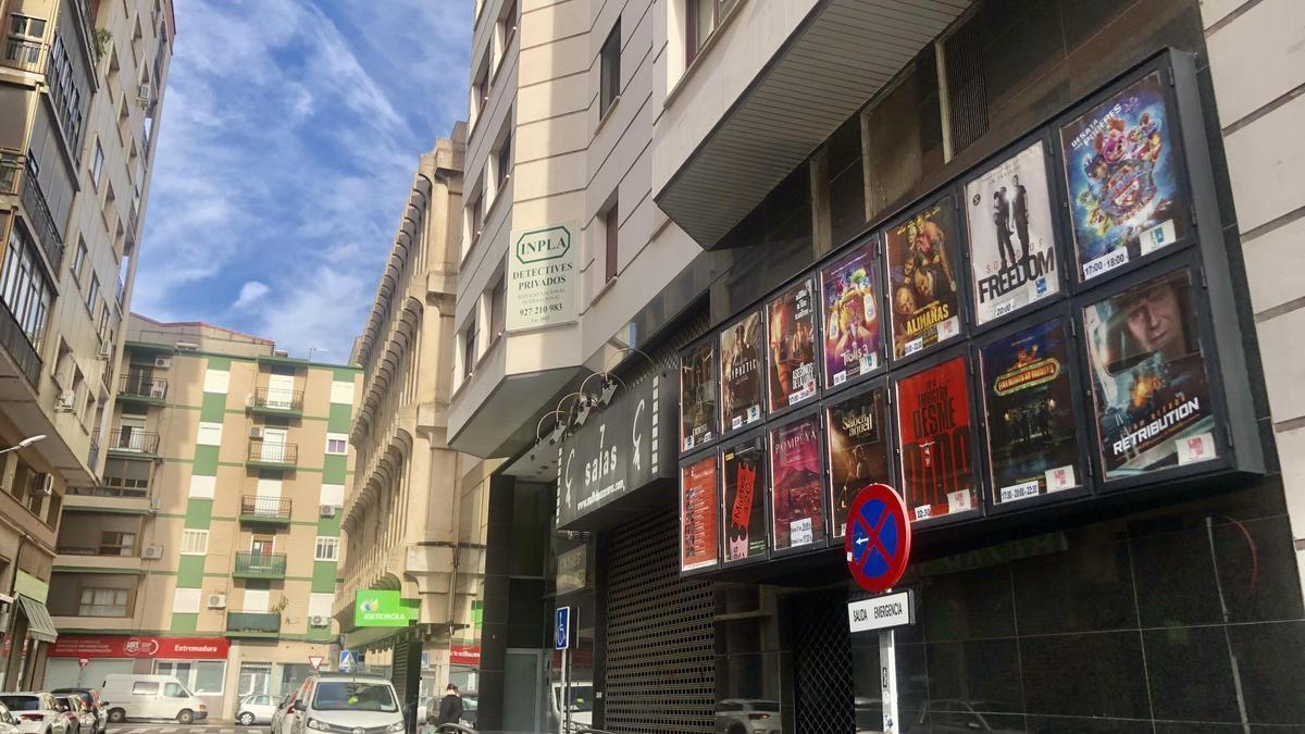 Exterior de los Multicines Cáceres, sede de las 30 sesiones programadas.