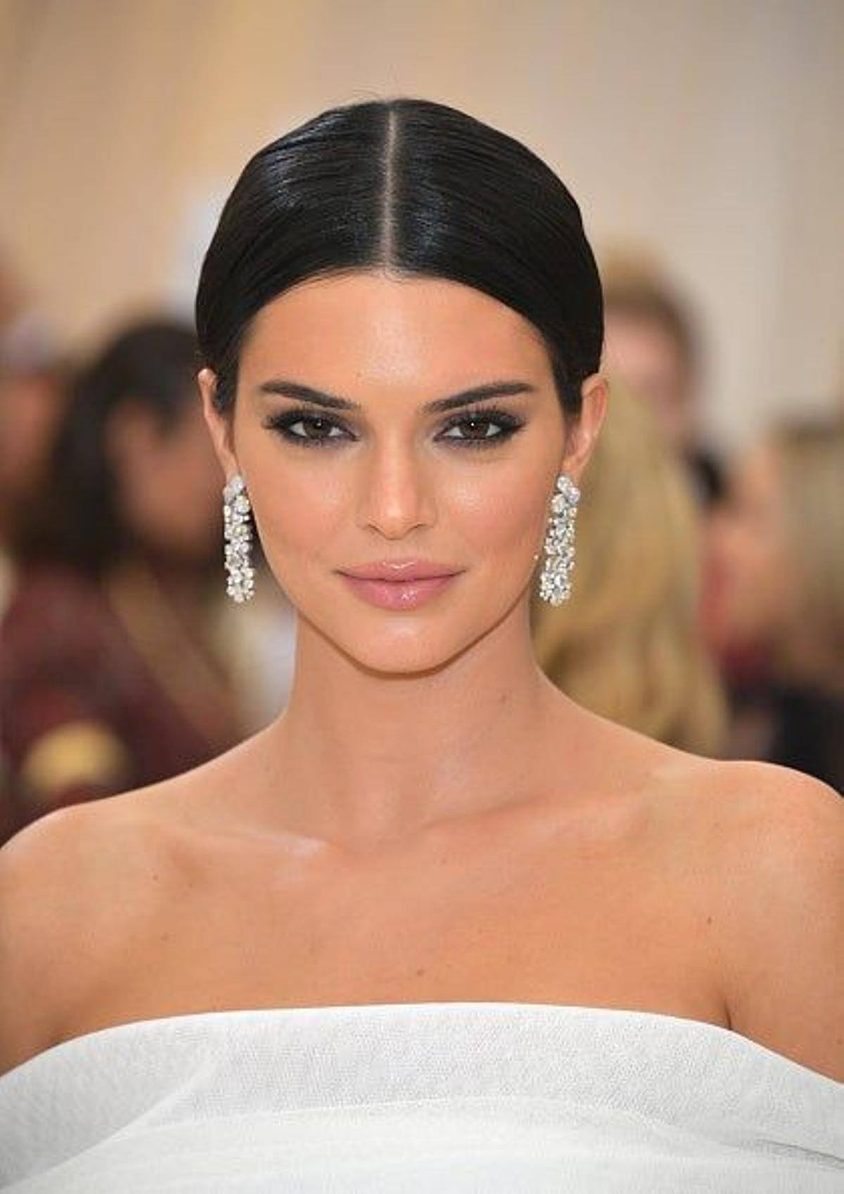 La nueva cara de Kendall Jenner en la Gala Met
