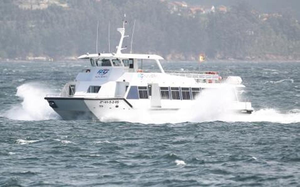 El transporte aéreo entre Vigo y Cangas, esta mañana.