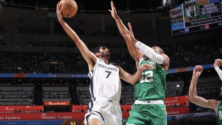 Santi Aldama lográ un nuevo récord en la NBA anotando 28 puntos en la dura derrota ante los Boston Celtics