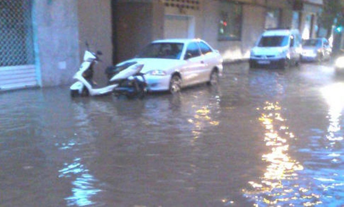 Una fuerte granizada provoca inundaciones en Valencia
