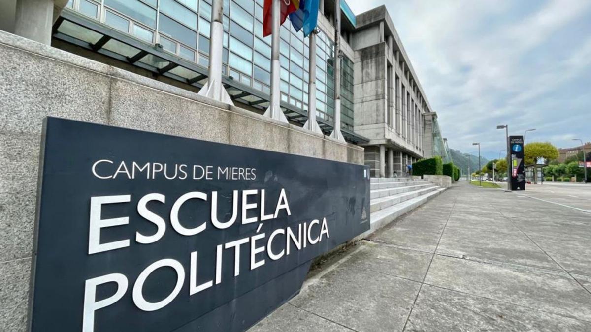El edificio principal del campus de Mieres.