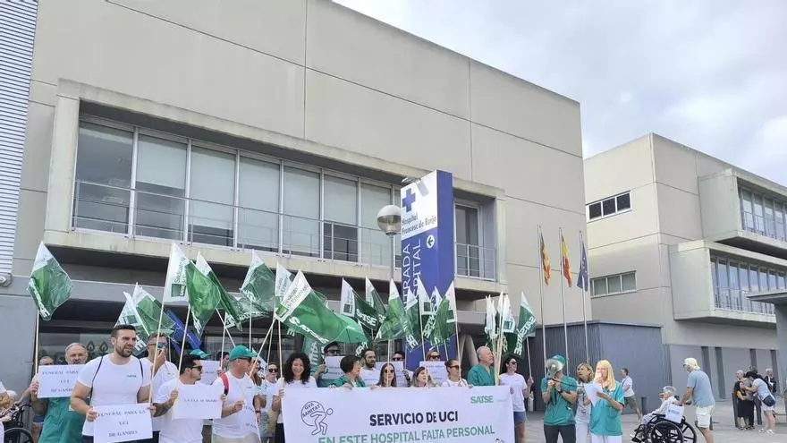 Protesta de personal de Enfermería en el hospital de Gandia