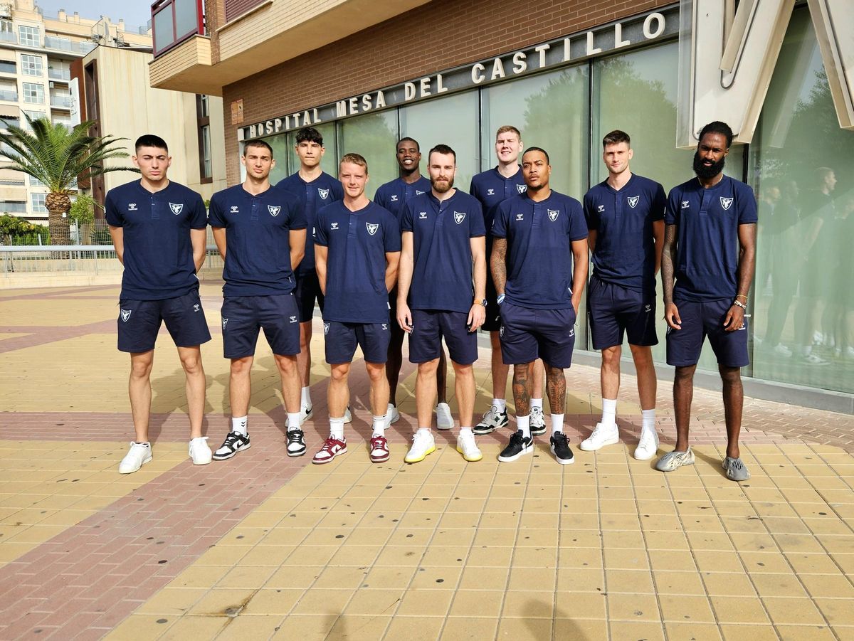 Parte de la plantilla del UCAM, tras pasar el reconocimiento médico del inicio de la pretemporada..