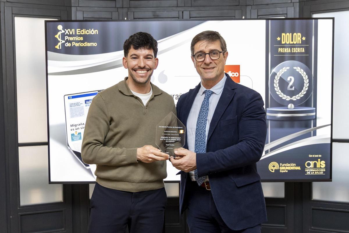 Rafa Sardiña recibió el segundo premio de la XVI edición de los Premios de Periodismo de la Fundación Grünenthal