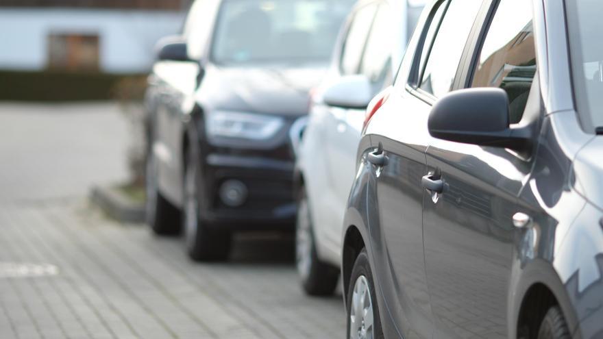 La sorprendente multa que te puede caer si vendes tu coche en la calle con este clásico anuncio