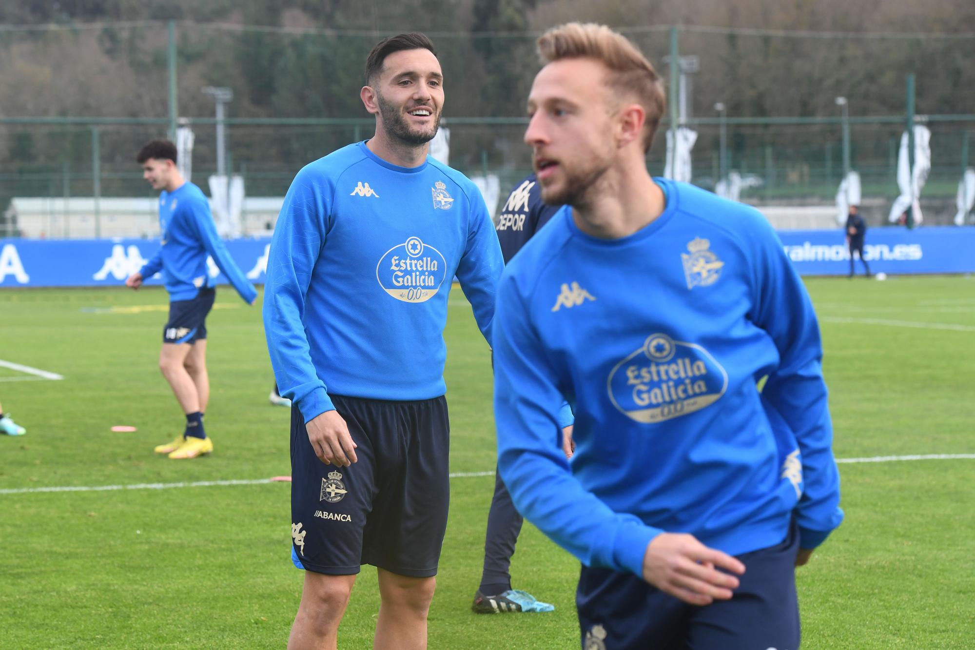 Lucas Pérez, nada menos que uno más en el entrenamiento del Dépor en Abegondo