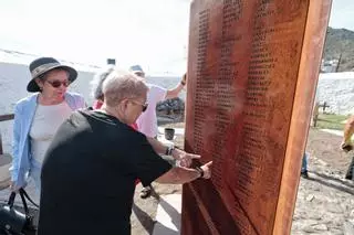 Reinauguración del cementerio Traslarena, en San Andrés