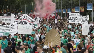 El ruido de miles de llaves llena el centro de Madrid en protesta por la crisis de vivienda